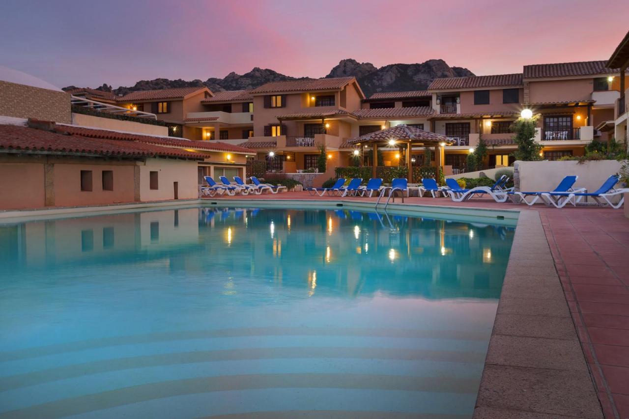 Residence Bougainvillae Liscia di Vacca Luaran gambar